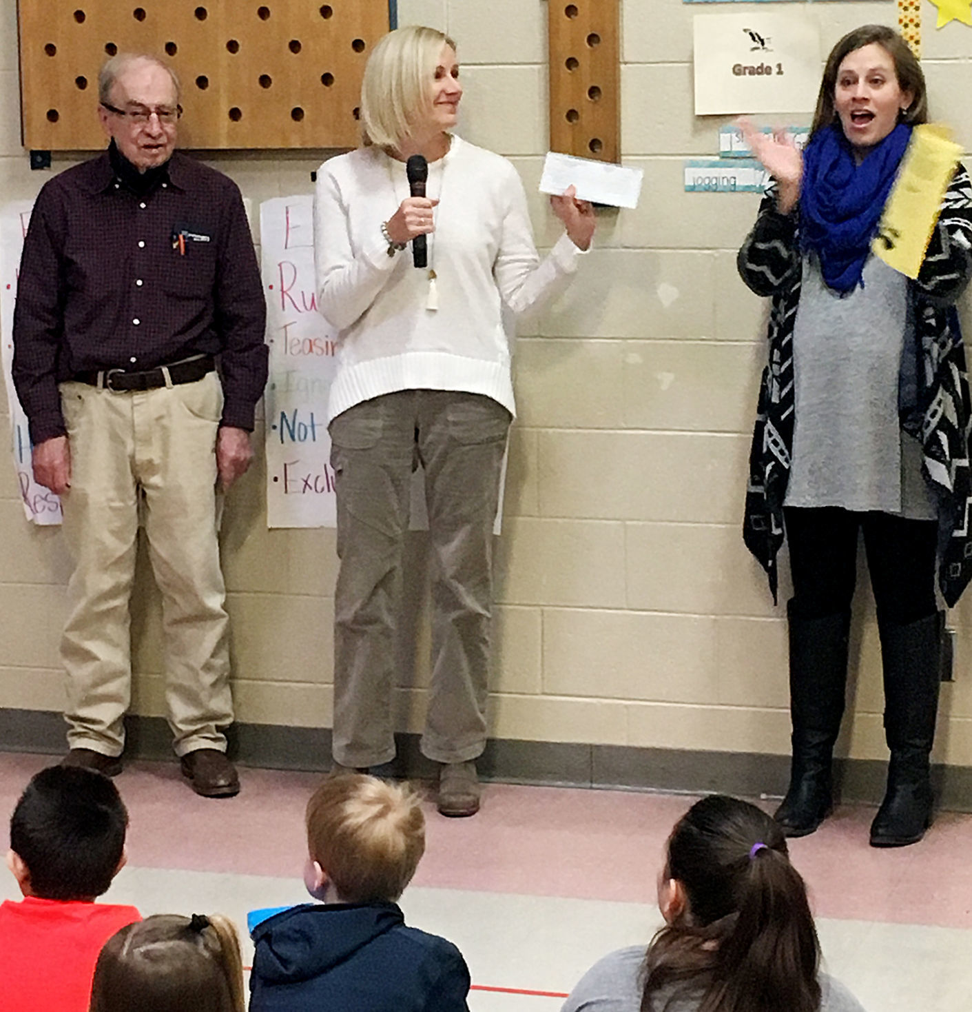 Mulberry Elementary receives $400 check